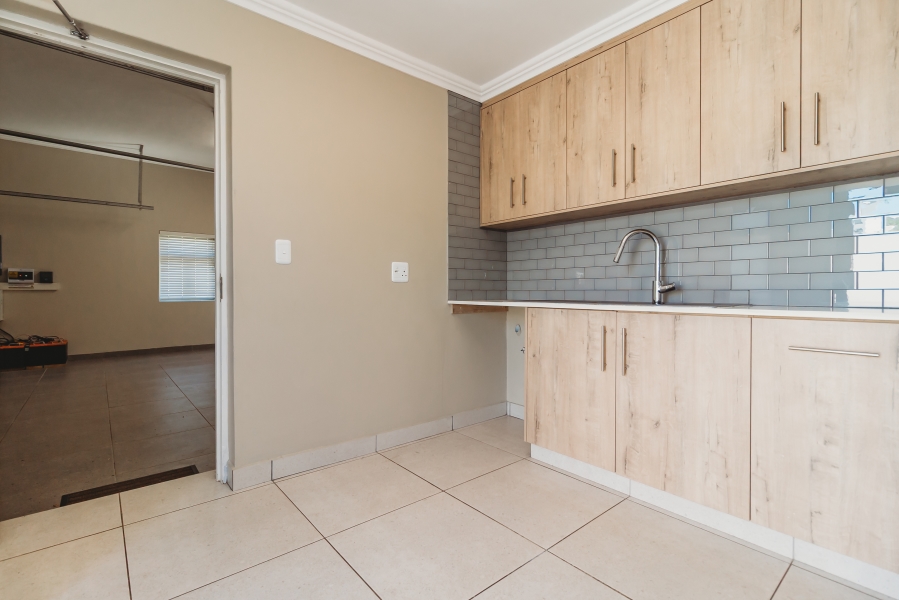 4 Bedroom Property for Sale in Kraaibosch Manor Western Cape